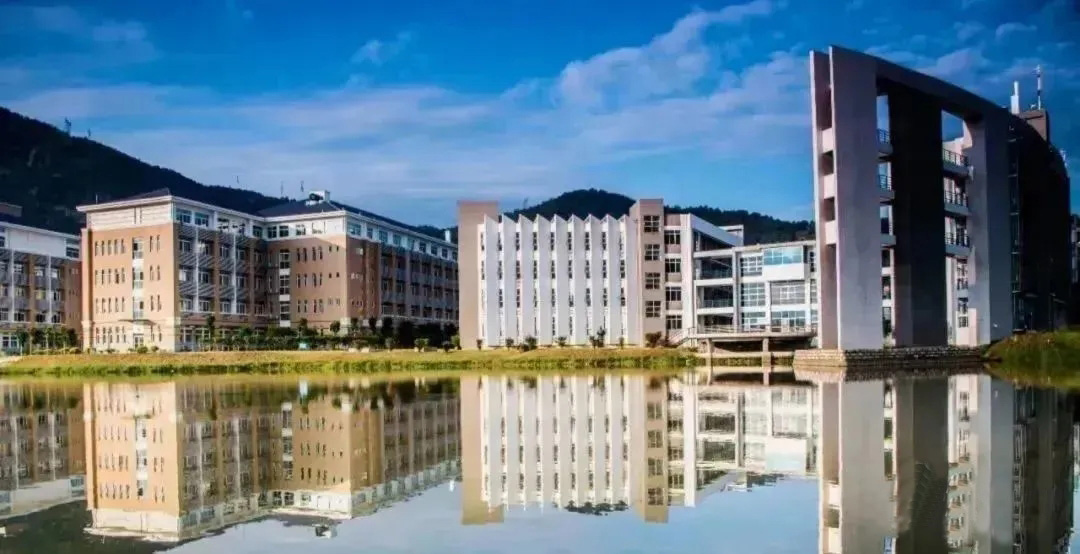 <b>閩江學院聯合麒麟方圖打造智能會議新形態</b>