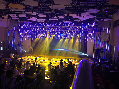 一禾科技專業(yè)舞臺燈光音響系統(tǒng)解決方案，打造完美視聽體驗(yàn)！